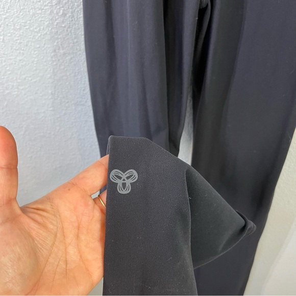 Aritzia TNAction Flare Black Super Soft Sporty Jumpsuit size medium - Picture 4 of 6